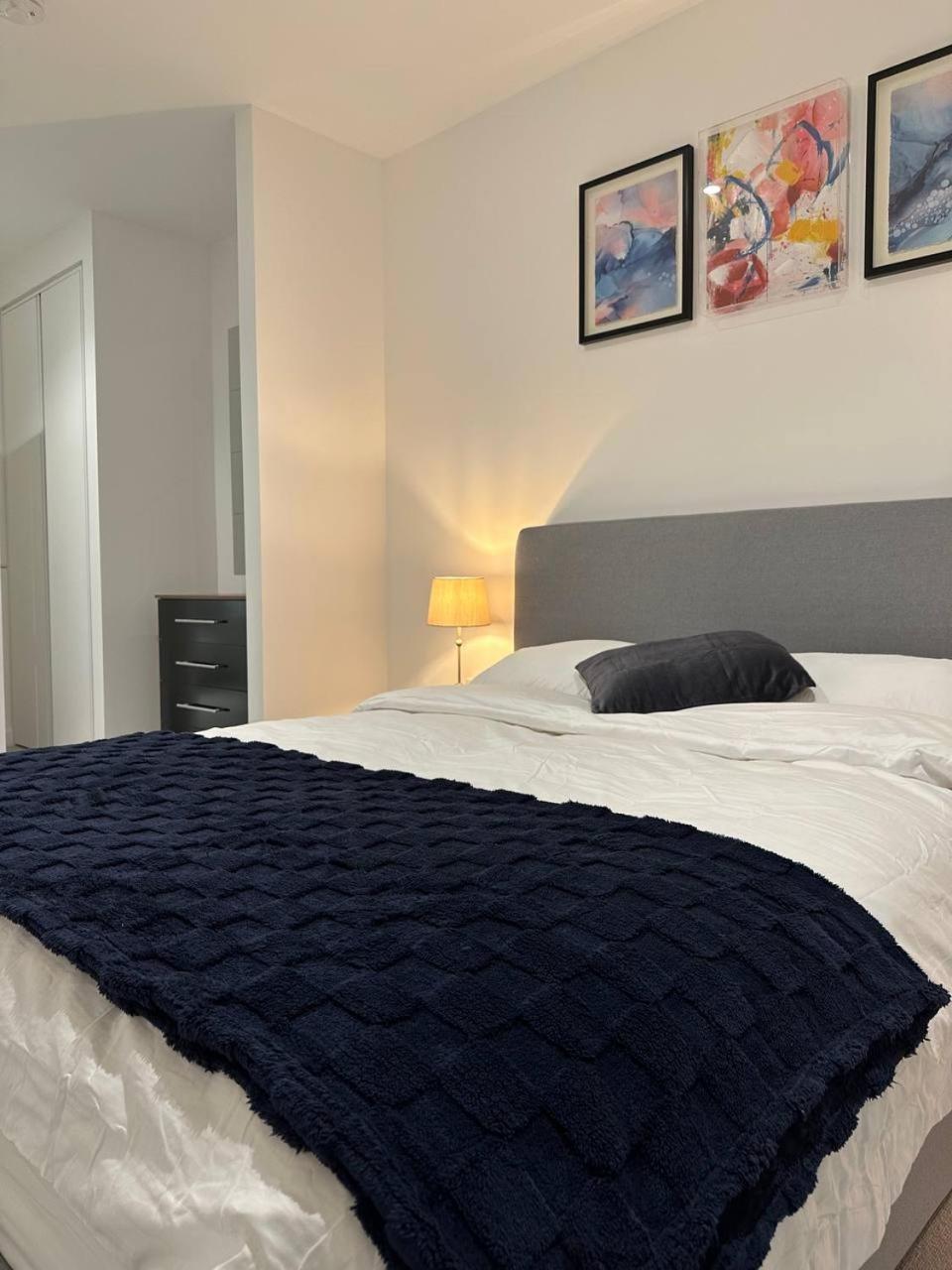 - Full Fernish - Chic & Stylish Flat Apartment